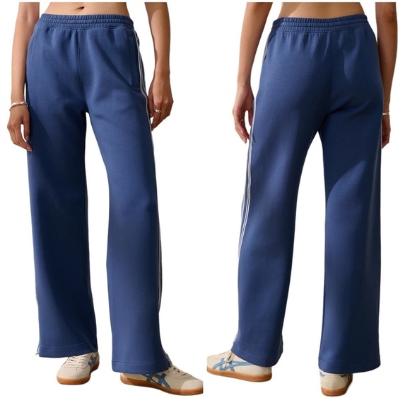 Abercrombie YPB neoKNIT MAX Dark Blue White Stripe Track Pants Size Medium - Picture 1 of 12